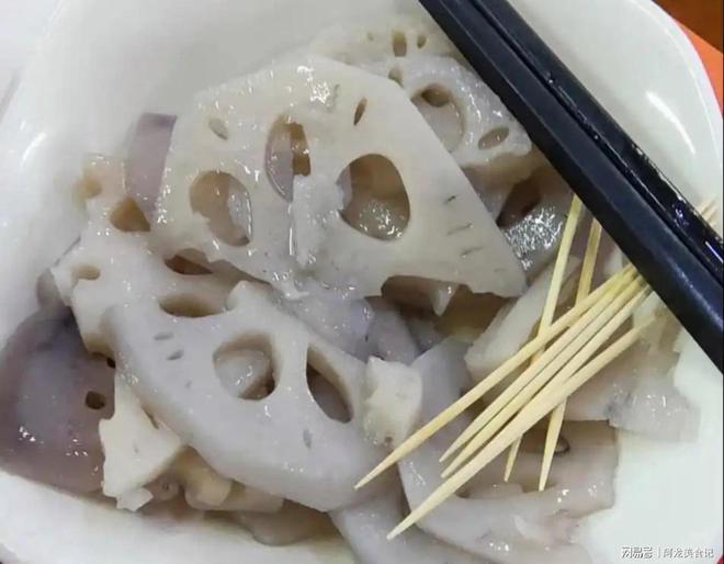 房一日三餐花不到30元：结婚5年存下50w麻将胡了电子游戏广西95后小夫妻为存钱