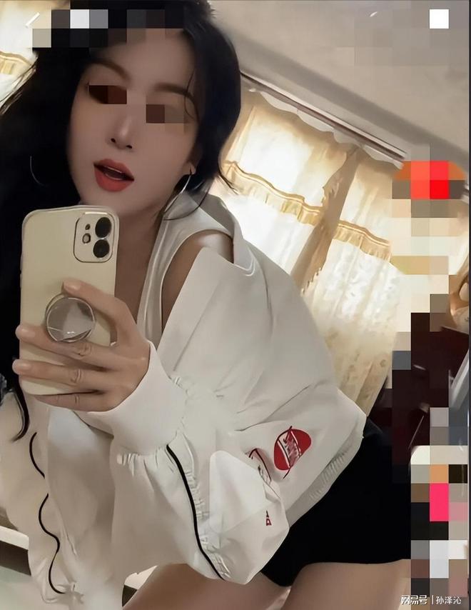 网红老板娘王木木粉丝百万颜值PG电子麻将胡了试玩烧烤界的(图2)