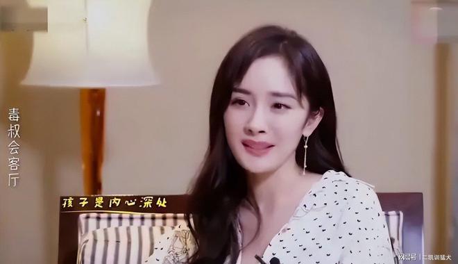 1岁小糯米身高惊人已超1米6！PG麻将胡了2杨幂访港被偶遇1(图2)