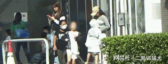 1岁小糯米身高惊人已超1米6！PG麻将胡了2杨幂访港被偶遇1(图7)